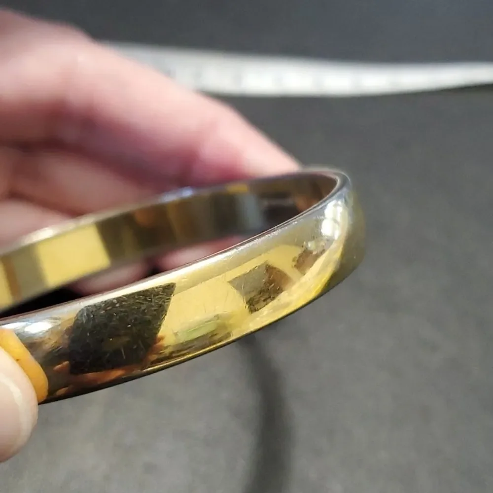 Monet gold tone bangle bracelet 7.75